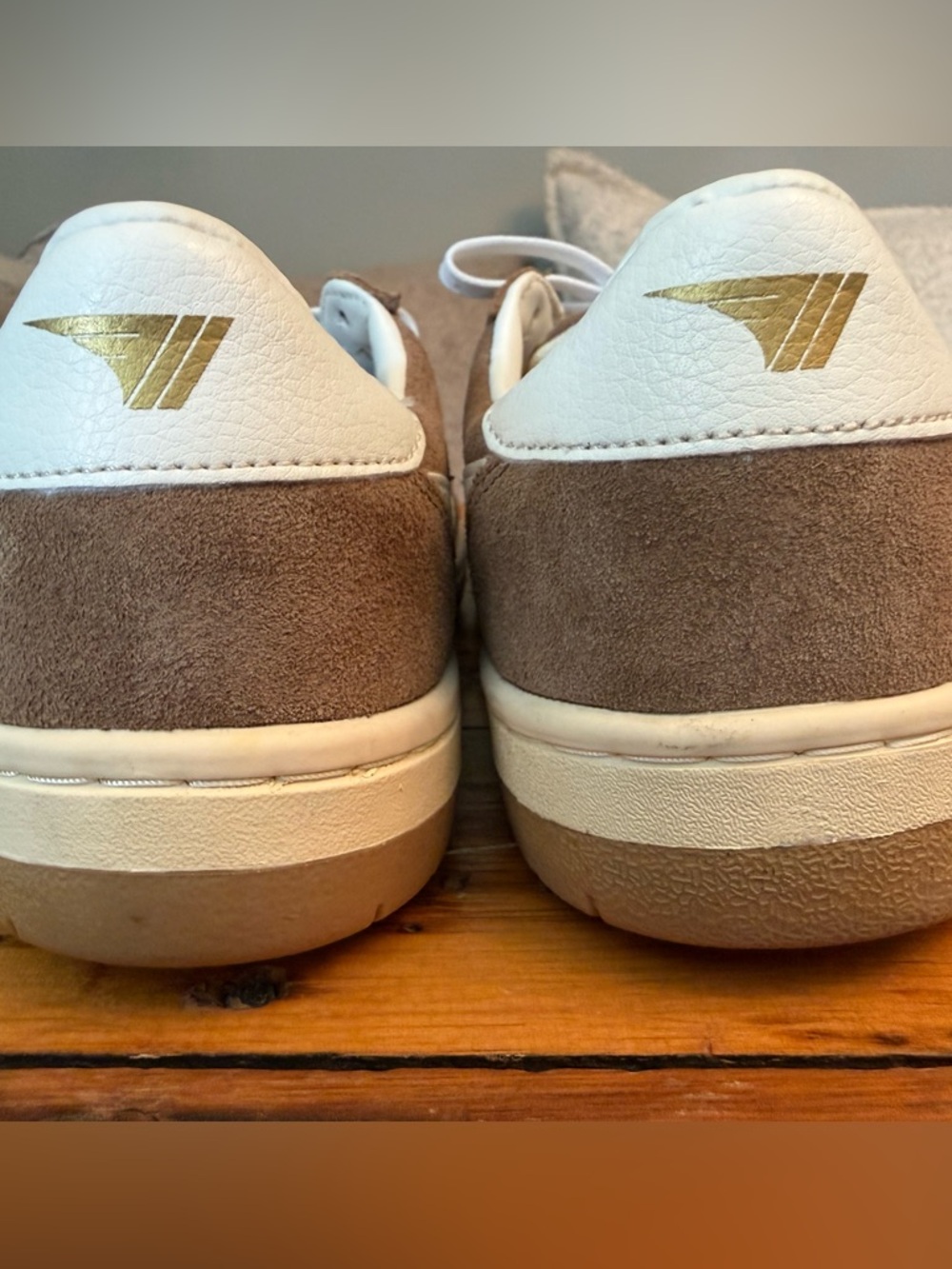EUC GOLA
Exclusive Hawk Suede Sneakers
Color TOBACCO/OFF WHITE
Size US 8 EURO 39 - Picture 2 of 11
